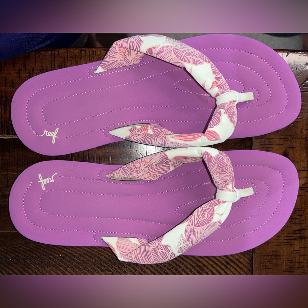 EUC Reef Brand Flip Flops Size 9